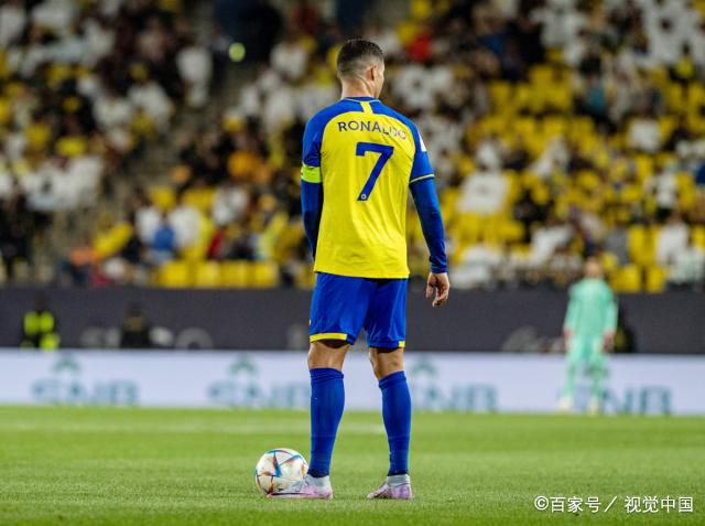 《神奇动物：邓布利多之谜》重回榜首，单日票房860万。