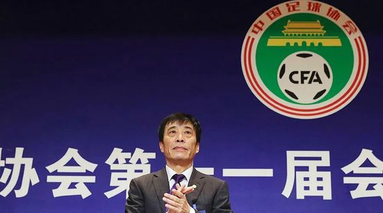 我个人更欣赏杜琪峰的电影，不光因为我父亲经常出演他的电影，还拿到了一个香港金像奖最佳男配角奖。