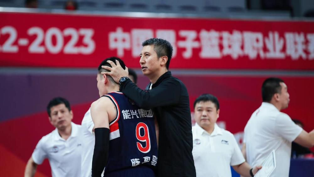 该片由毕赣自编自导，易烊千玺、舒淇领衔主演，赵又廷特邀主演，李庚希特别主演，黄觉、陈永忠主演。