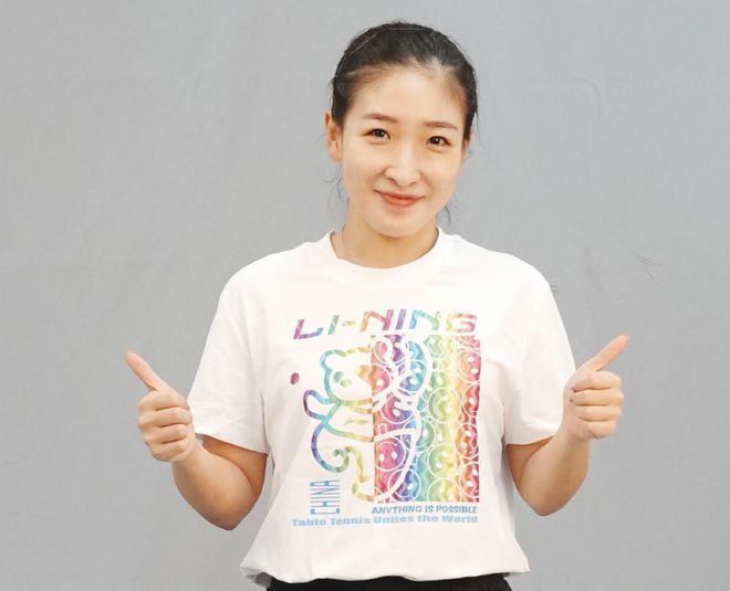 社交时代的爱情：从合约情侣到情感商品化电影《真爱营业》中“假恋爱真营业”的桥段，正是现实社交媒体的缩影。