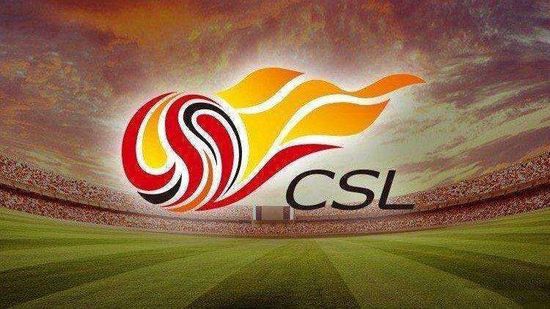 “诗歌”摊点惊喜迎来“国际组”嘉宾——日本舞者、歌手赞多与白俄罗斯演员安娜。