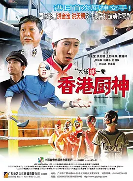 怀有身孕的杨幂踩着高跟鞋，在洒满水的地上来回穿梭，两名女助理小心翼翼地轮流搀扶杨幂，生怕地滑而发生意外。