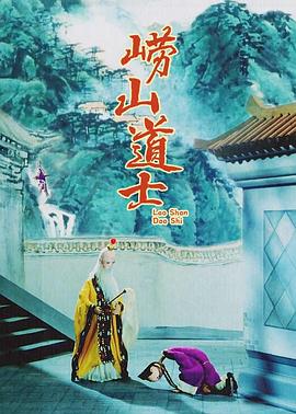 发布会上，春夏身着小黑裙，低调而精致。
