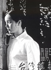 电影《金枝玉叶》剧照电影《大三元》剧照在《满汉全席》中两人谈不上演绎认真的厨艺修行，不如说是妥妥的搞笑担当，人情味魅力大过技能，贡献斗巨鱼狂亲亲等一系列爆笑戏码。